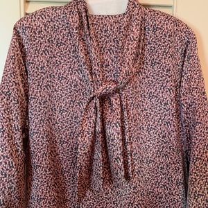Long sleeve blouse with tie